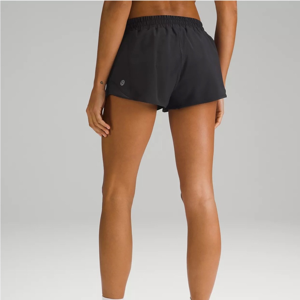 Lululemon hotty hot low-rise lined short - length: 2.5” size: 4